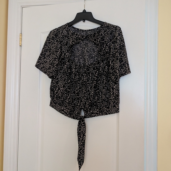 Reitmans Size Large Black and White Patterned Blouse - Picture 7 of 10